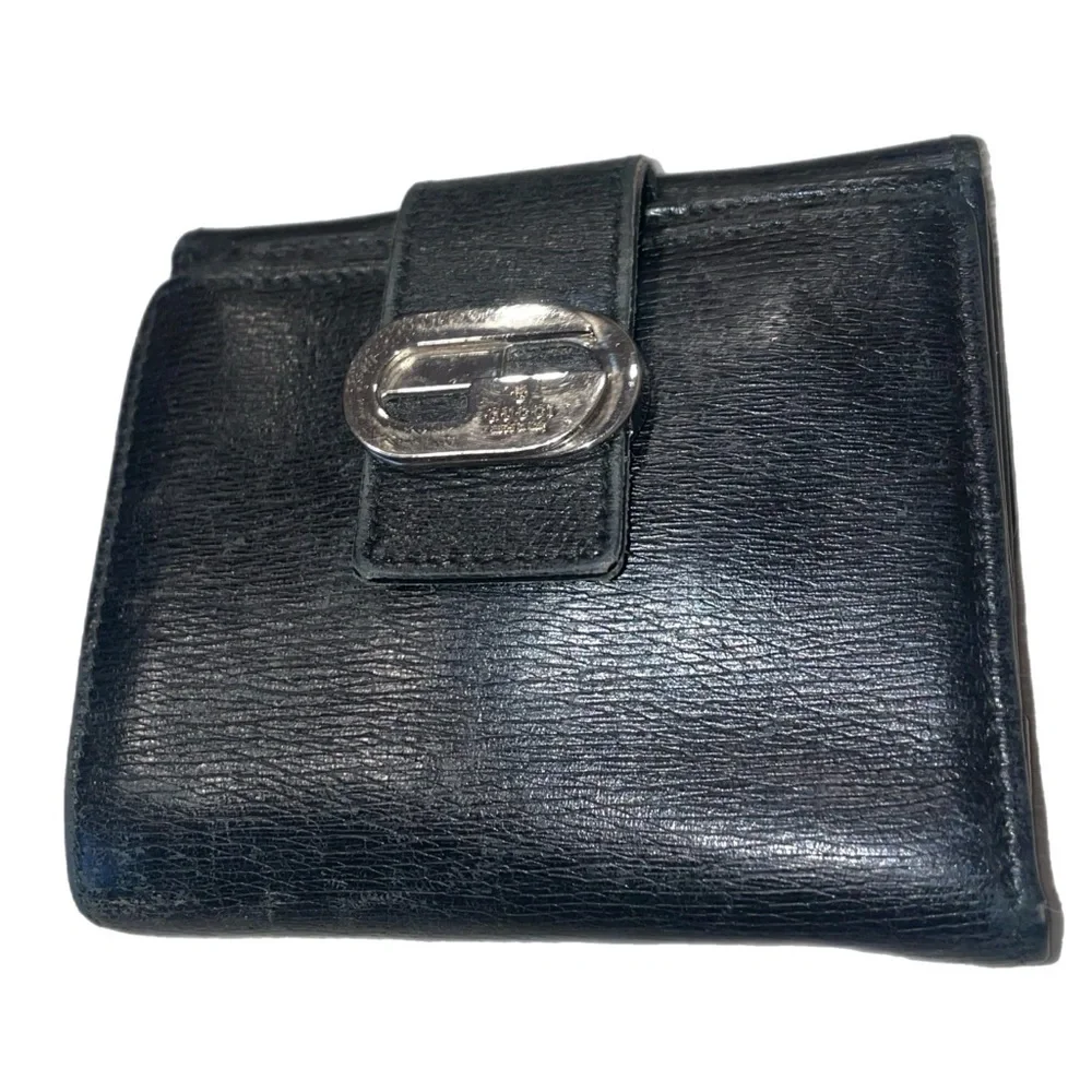 Gucci black leather (unisex) wallet. Snap in front for cards/cash back coin WLT